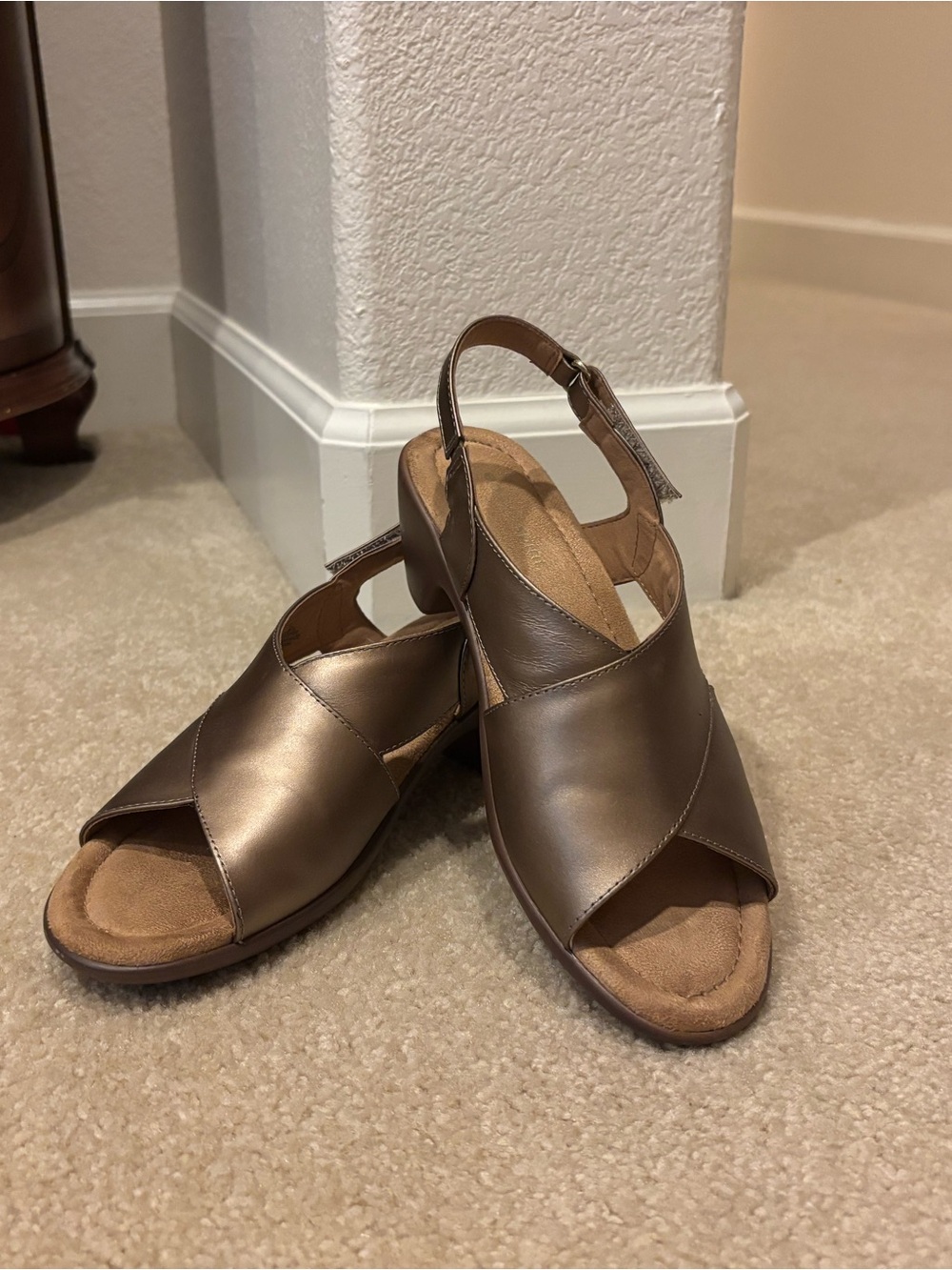 Easy Spirit Metallic Bronze Slingback Sandals